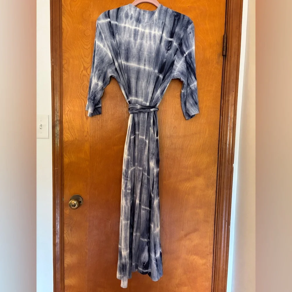 Nesting Olive Robe - Picture 2 of 3